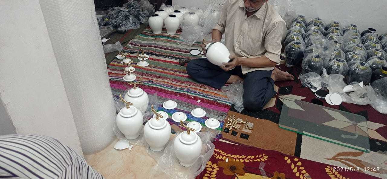 Brass White Cremation With One Wing Urn Funeral Supplies