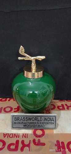 प्राचीन पीतल का अंतिम संस्कार हरा वयस्क कलश