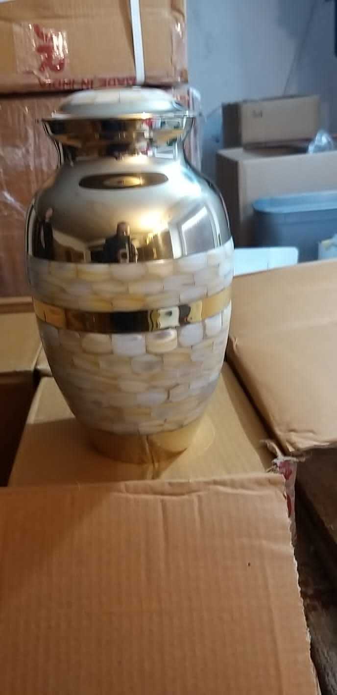 Brass Engraved White Funeral Cremation Urn Funeral Supplies