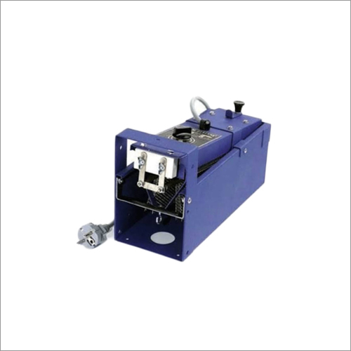 पोल्ट्री डेबीकर मशीन