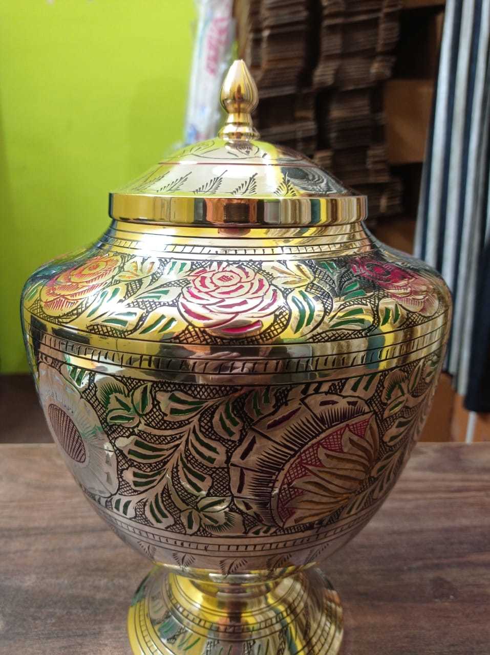 Brass Brown Urn With Golden Florish Engraved Cremation Urn Funeral Supplies