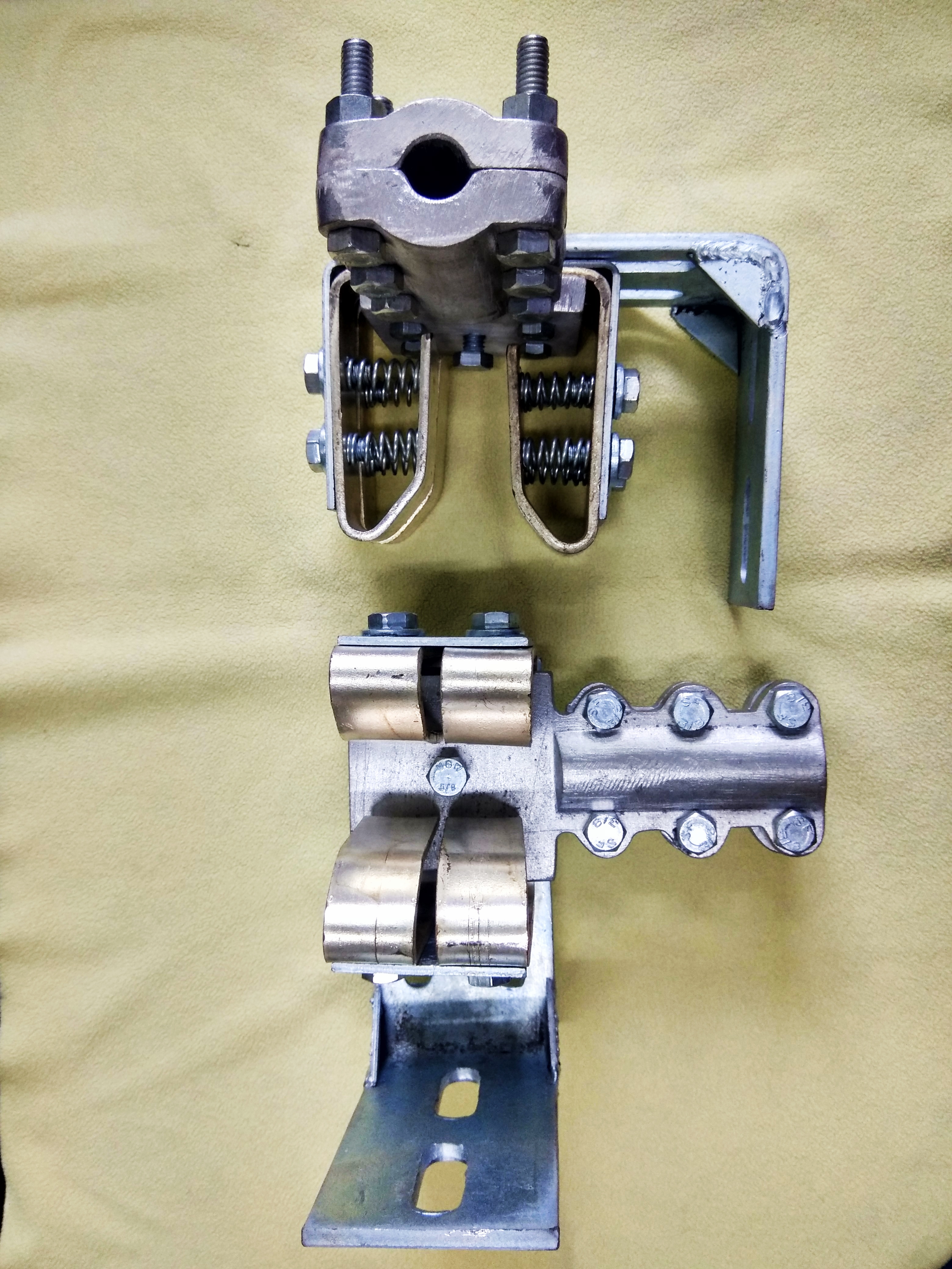 33 Kv Double Break Porcelain Isolator - 400 Amps, Hot Dip Galvanized, Brown Glazed Insulators | Long Life, Weather Resistant, Easy Installation, Pole Line And Substation Fittings