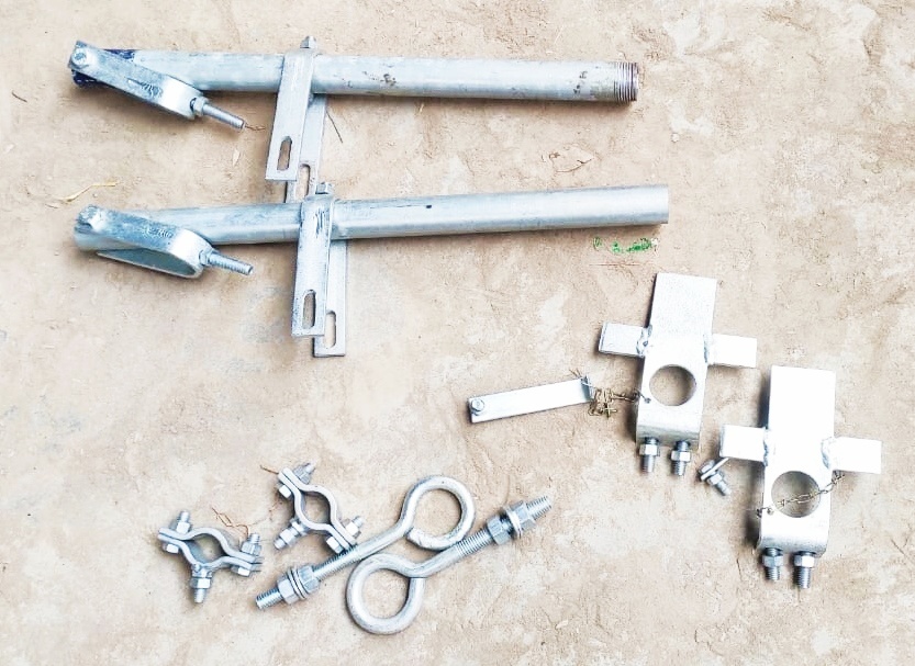 33 Kv Double Break Porcelain Isolator - 400 Amps, Hot Dip Galvanized, Brown Glazed Insulators | Long Life, Weather Resistant, Easy Installation, Pole Line And Substation Fittings