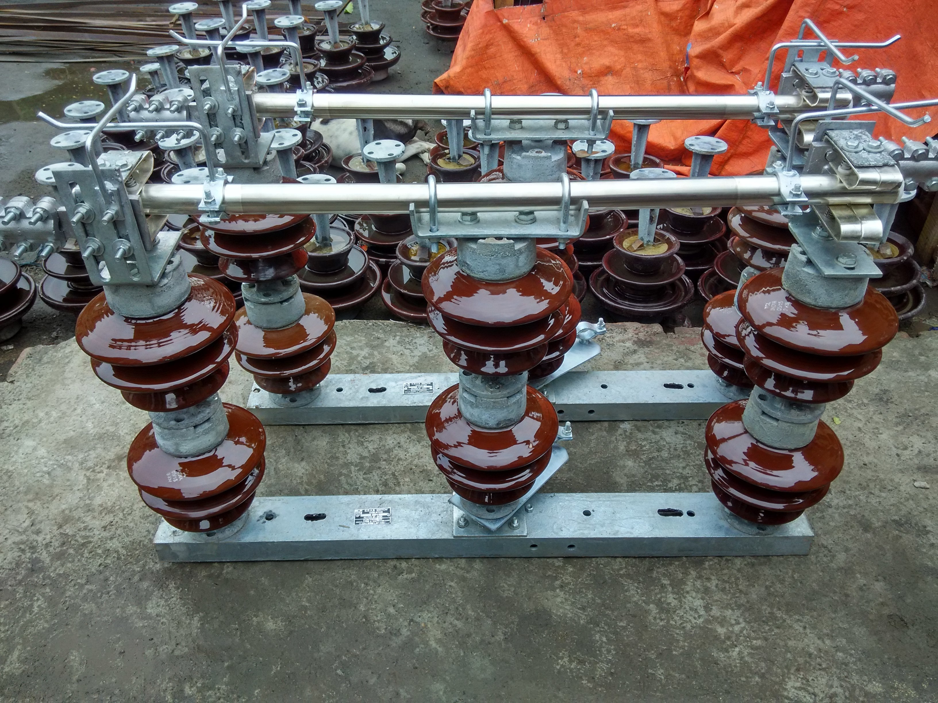 33 Kv Double Break Porcelain Isolator - 400 Amps, Hot Dip Galvanized, Brown Glazed Insulators | Long Life, Weather Resistant, Easy Installation, Pole Line And Substation Fittings