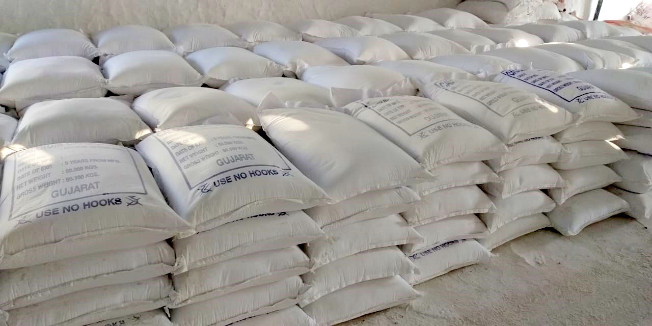 White Dolomite Powder - High Strength, Neutral Refractory Material | Specific Gravity 2-4, Ideal For Agriculture, Detergents, And Paints