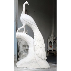 व्हाइट पेकॉक स्टेच्यू