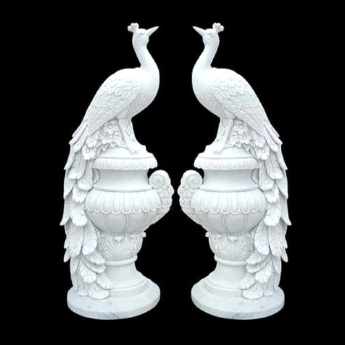 ट्विन पेकॉक स्टेच्यू