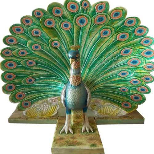 डांसिंग पोकॉक स्टेच्यू