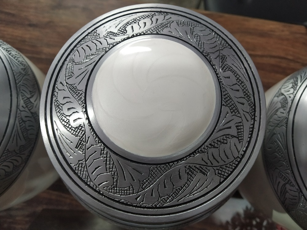 Aluminium White Urn With Silver Engraved Funeral Supplies