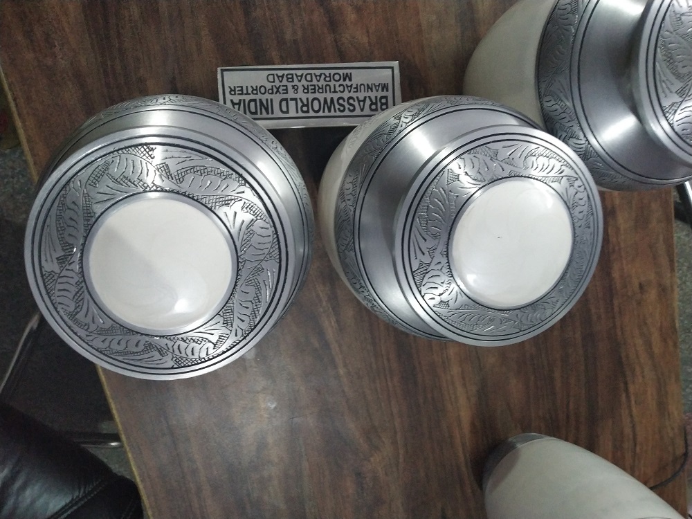 Aluminium White Urn With Silver Engraved Funeral Supplies