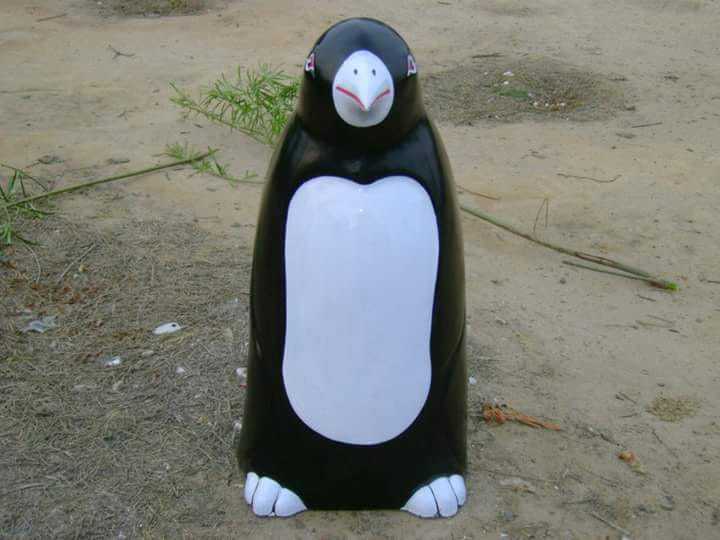 Cartoon Dustbin Capacity: 80-100 L Liter/day