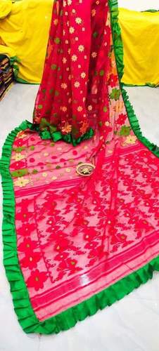 लाल। रफ़ल जामदानी साड़ी.