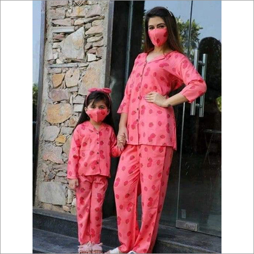 माँ और बेटी का नाइट सूट जेंडर का कॉम्बो: महिला