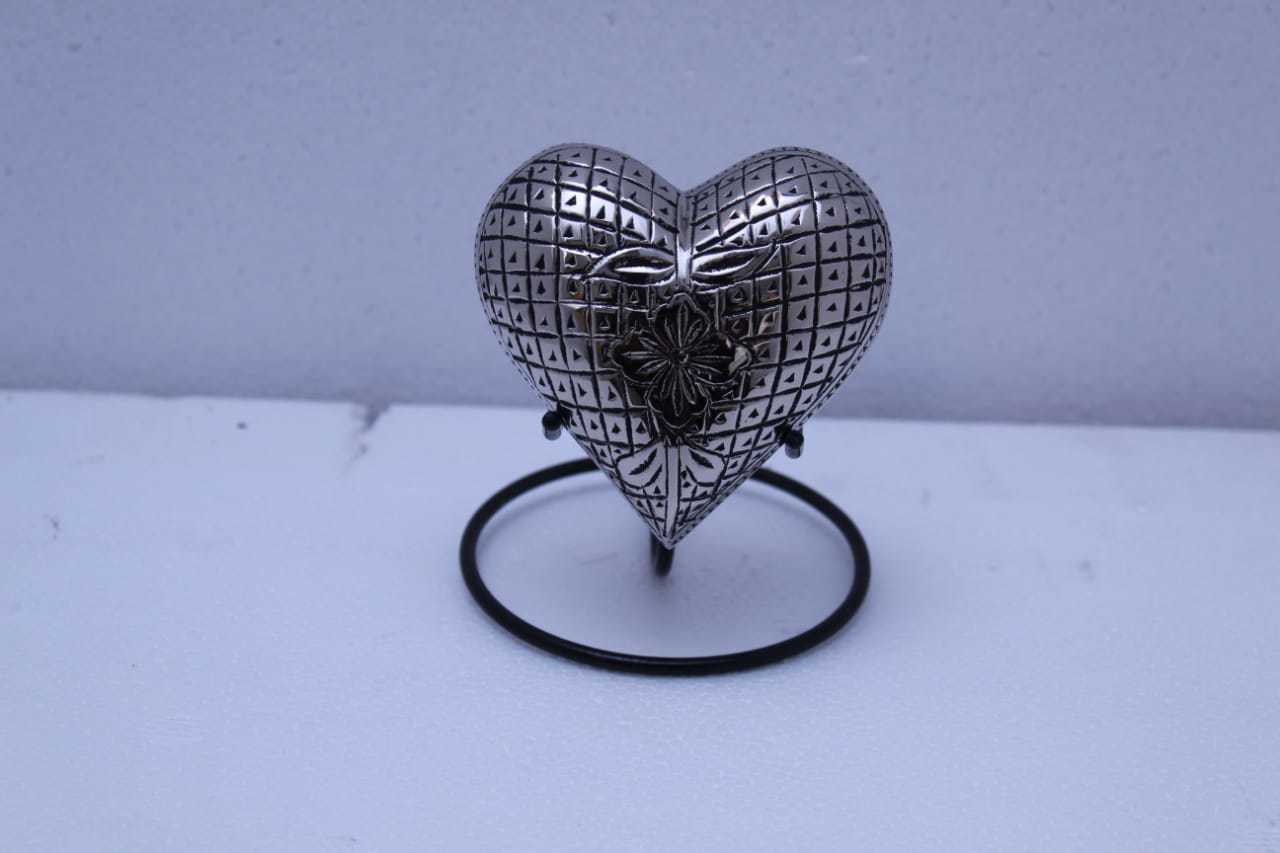 White Heart With Silver Engraved Urn Funeral Supplies