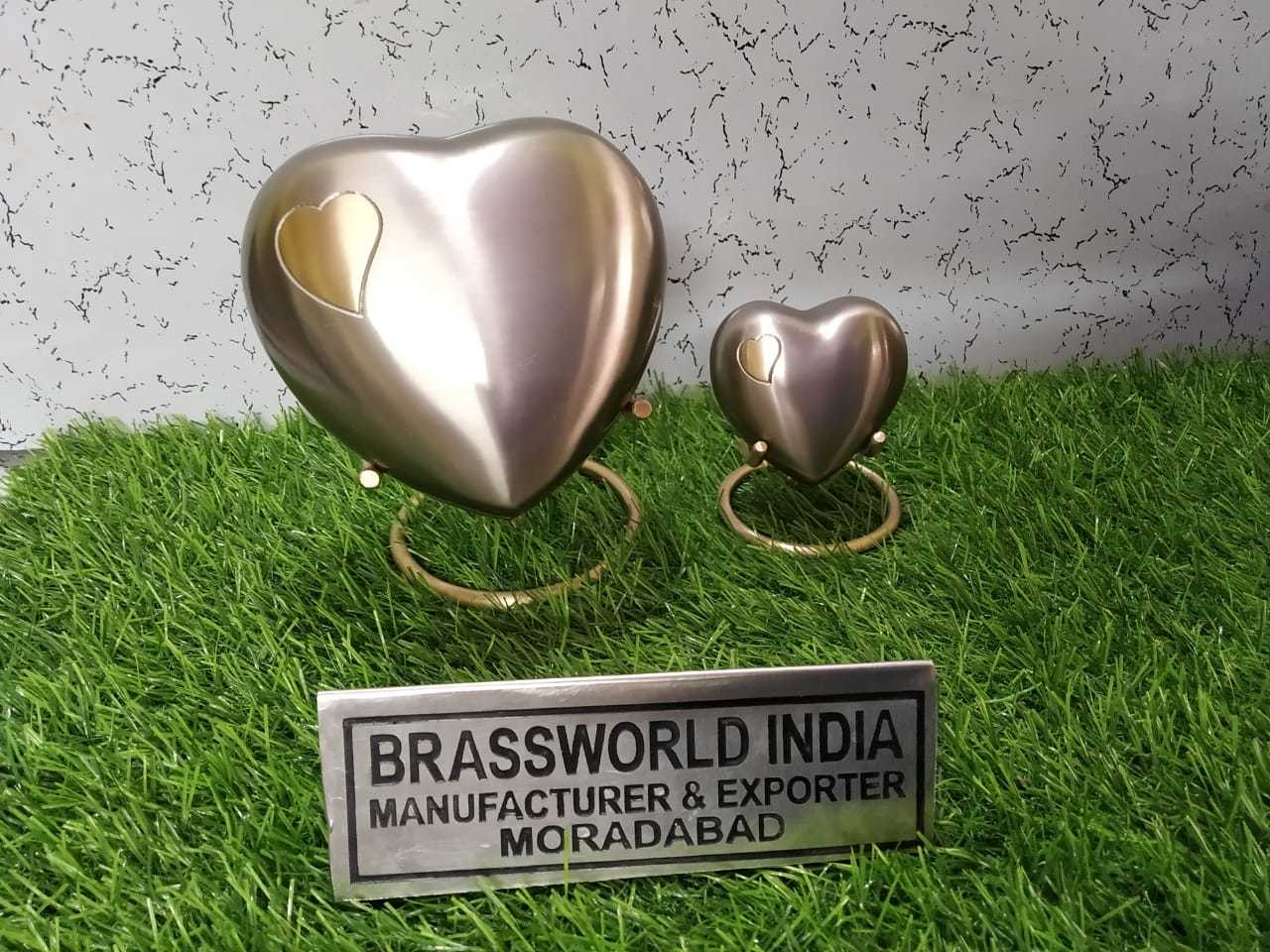 Fully Engraved Silver Heart Engraved Urn Funeral Supplies