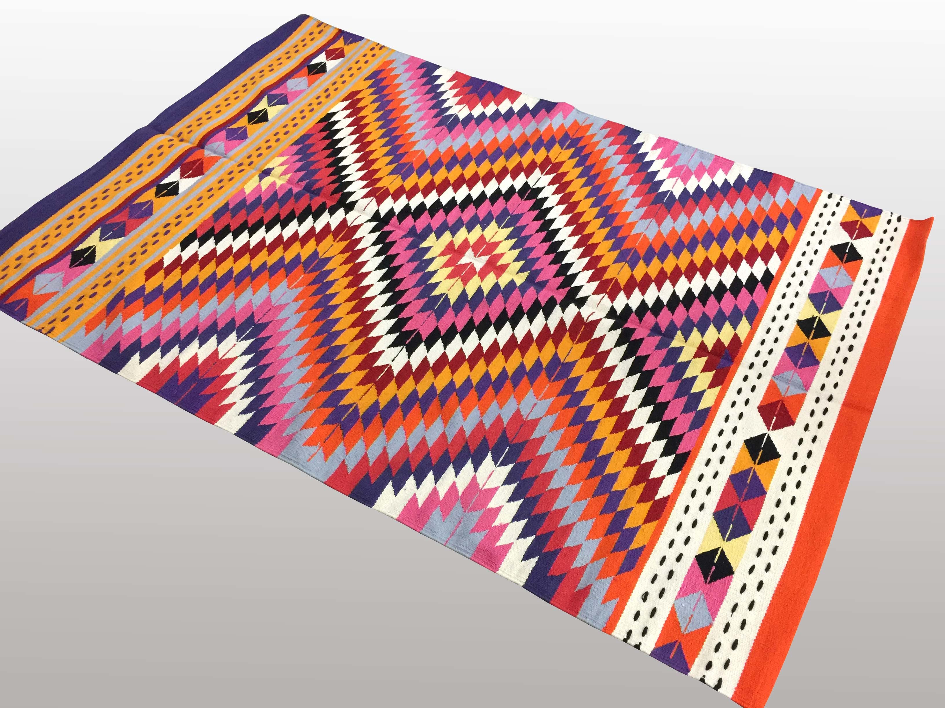 Cotton Rectangular Handmade Rugs Back Material: Woven Back