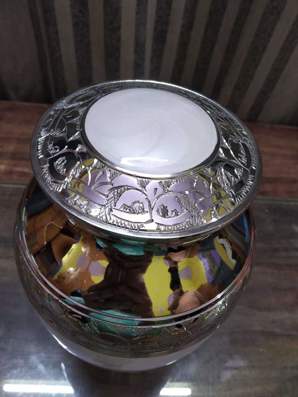 Aluminium White Crtemation Urn For Human Ashes In Handicrafted Funeral Memorial Urn