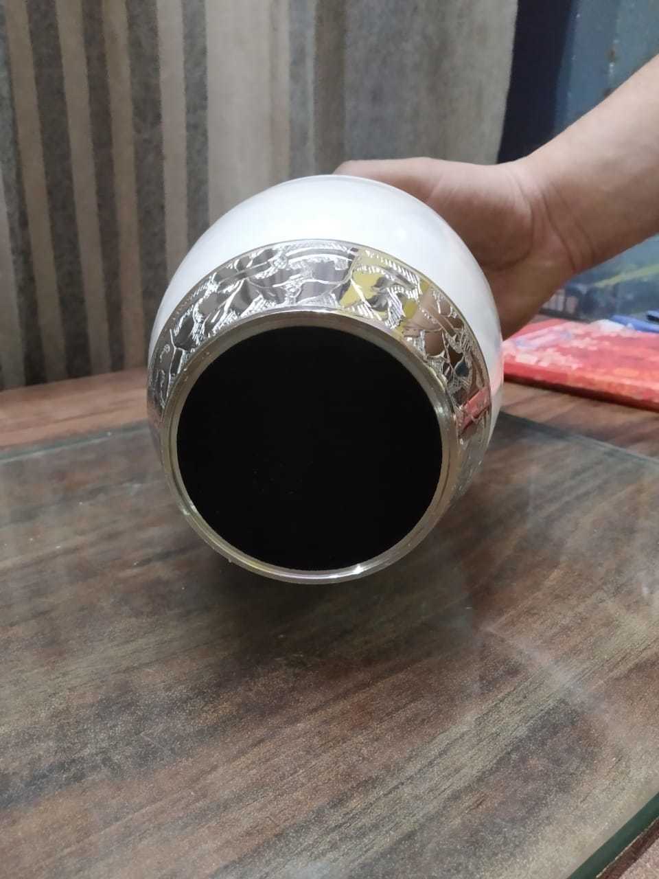 Aluminium White Crtemation Urn For Human Ashes In Handicrafted Funeral Memorial Urn