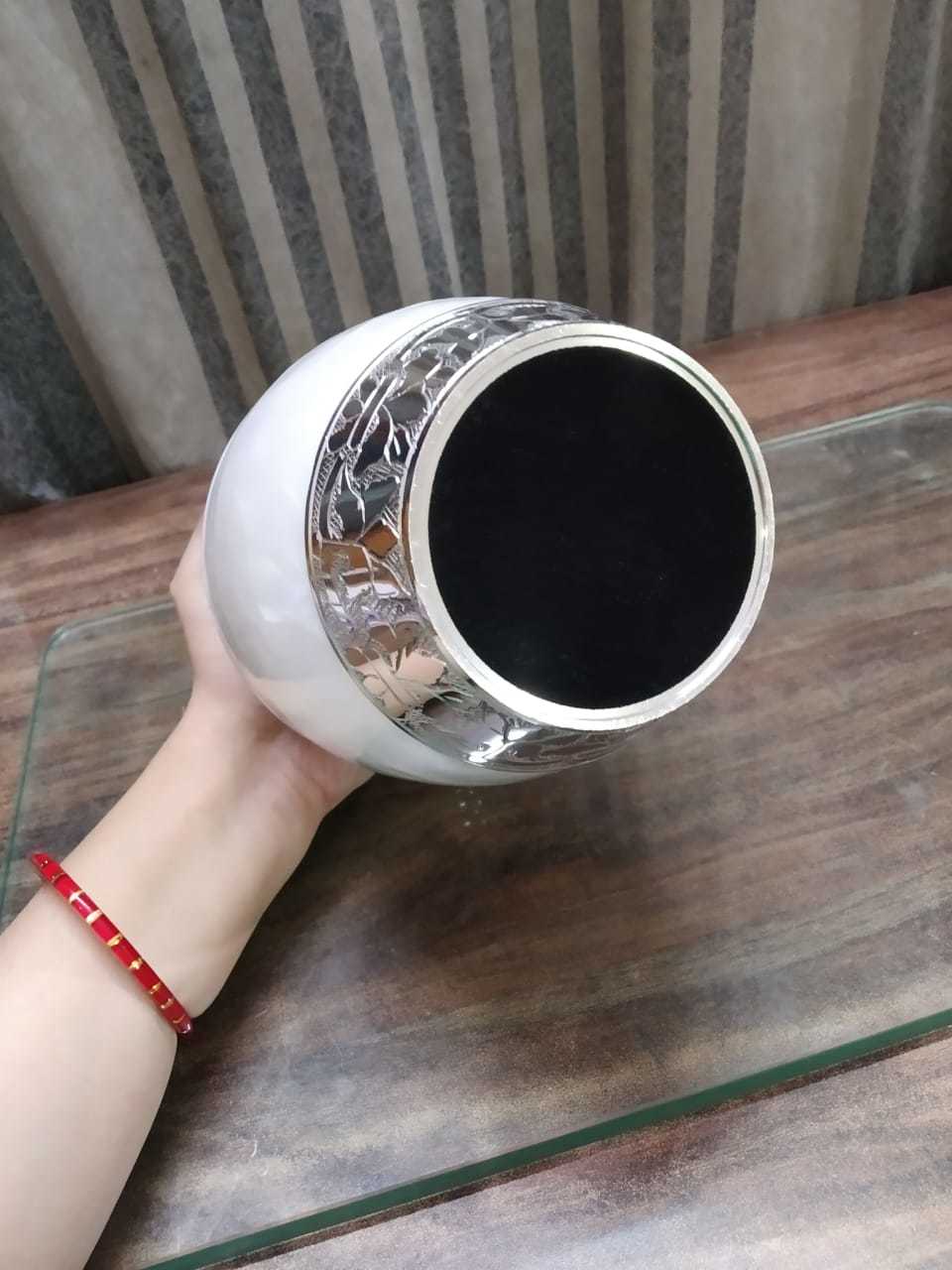 Aluminium White Crtemation Urn For Human Ashes In Handicrafted Funeral Memorial Urn