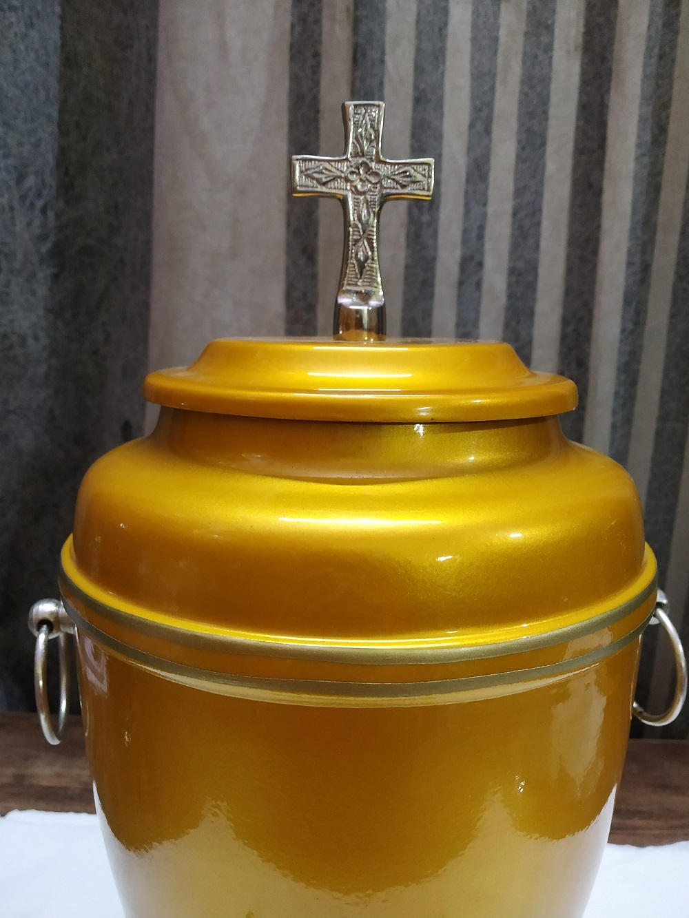 Iron Yellow Shining With Cross Cremation Urn Funeral Supplies