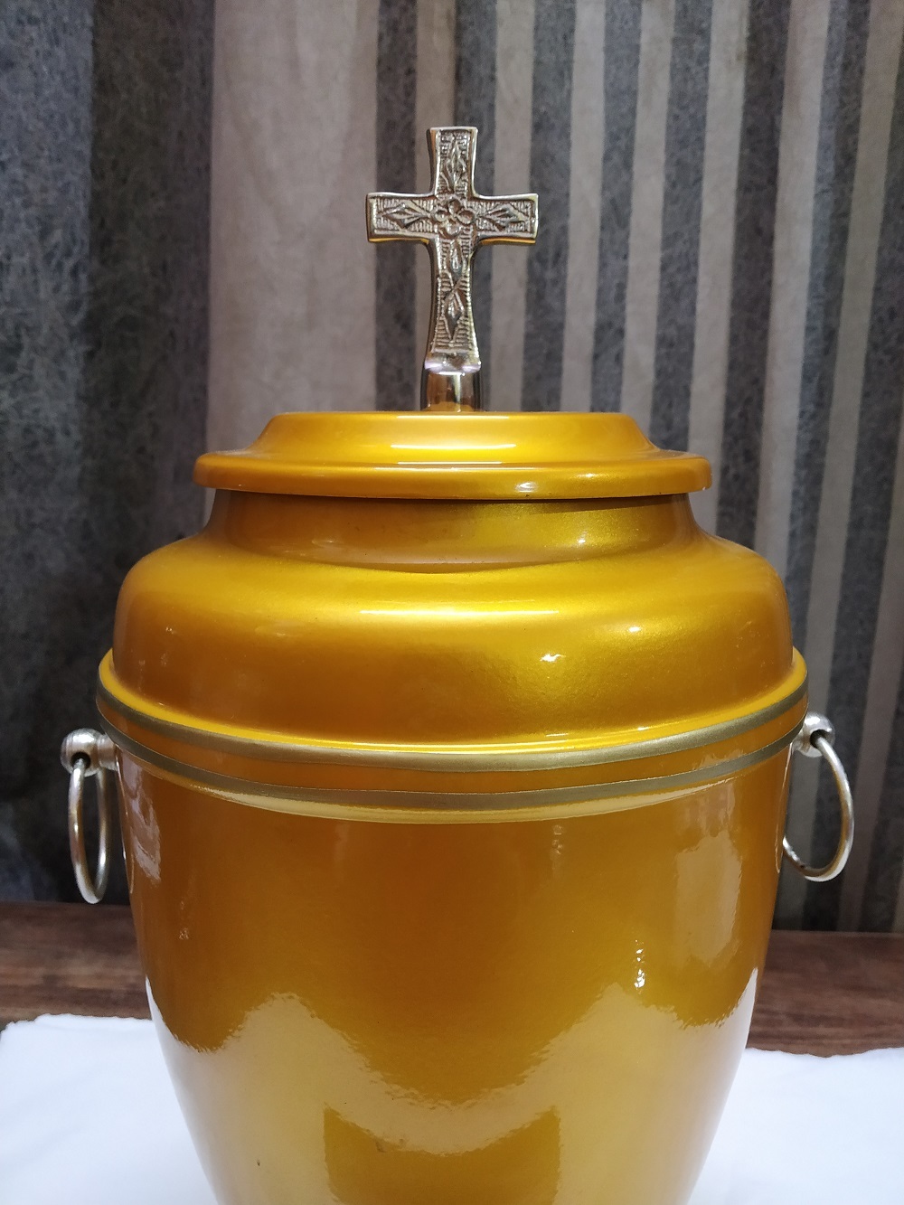 Iron Yellow Shining With Cross Cremation Urn Funeral Supplies
