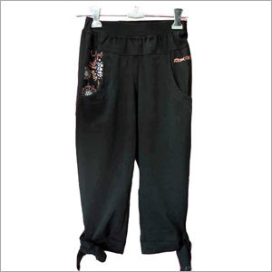 महिलाओं के डिज़ाइनर ट्राउज़र्स