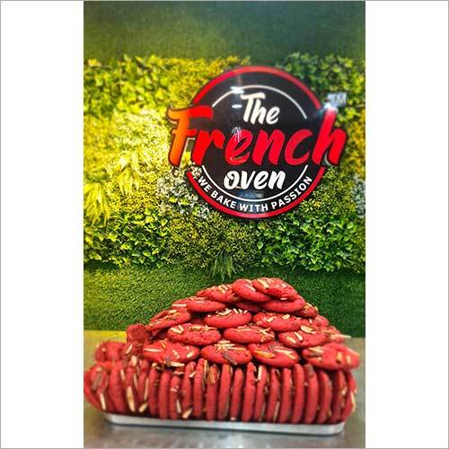 गोल लाल मखमली कुकीज़