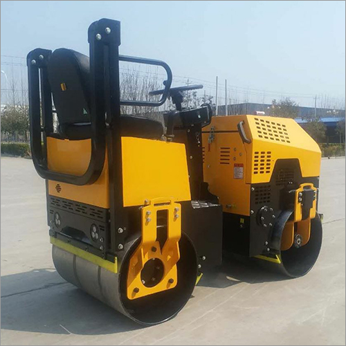 Ride On Roller - 3 Ton & 5 Ton, 45 Hp Semi-automatic | Red And Black Color, 1 Year Warranty