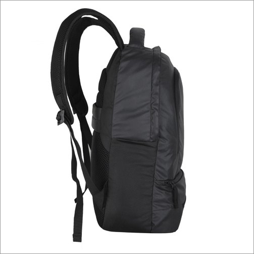 काला कॉर्पोरेट लैपटॉप बैकपैक