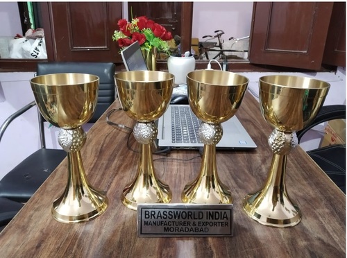 चांदी की घुंडी के साथ प्याला पैटन चर्च की आपूर्ति के साथ उत्कीर्ण