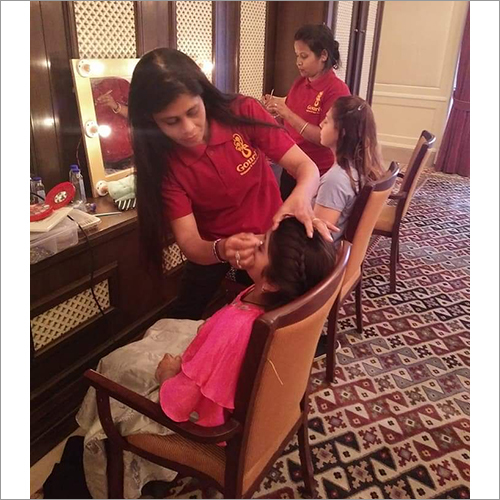 आपके दरवाजे पर चेहरे और मैनीक्योर सेवाएं