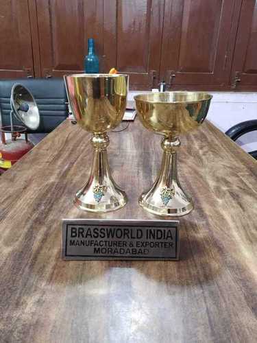 पीतल के अंगूर उत्कीर्ण प्याला और Paten चर्च की आपूर्ति