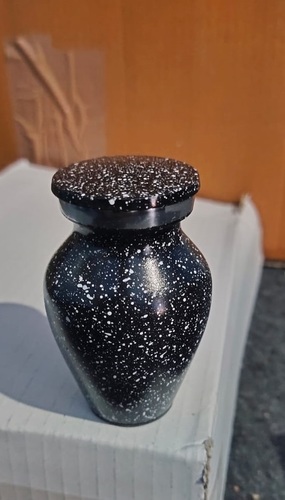 एल्युमीनियम चमकदार काला और सफ़ेद यादगार कलश