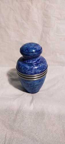 एल्युमिनियम क्लाउडेड ब्लू विद थ्री बैंड कीपसेक अर्न फ्यूनरल सप्लाई