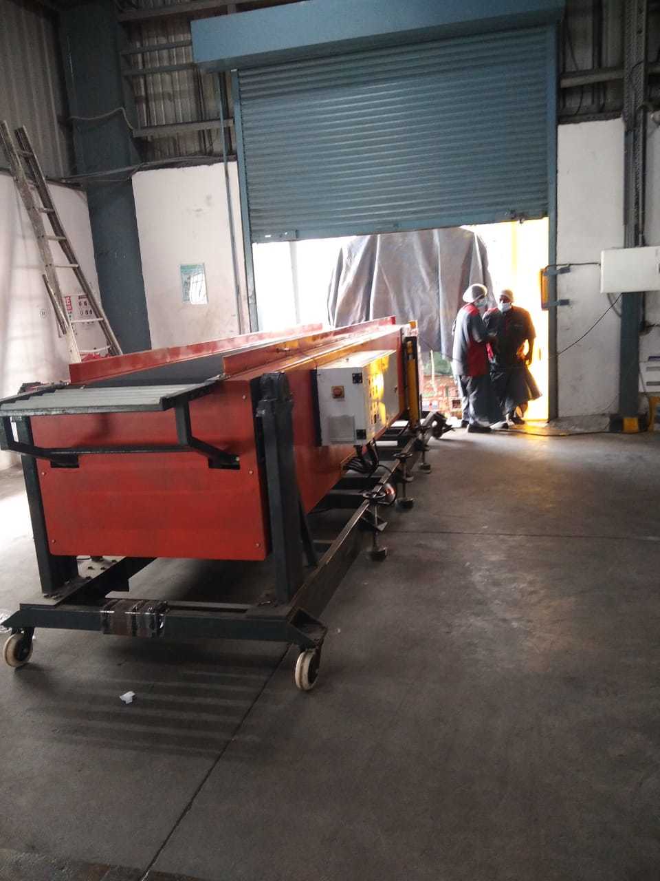 Telescopic Conveyor - Durable Metal, Adjustable Length And Height , Mobile Design With Variable Speed And Safety Features