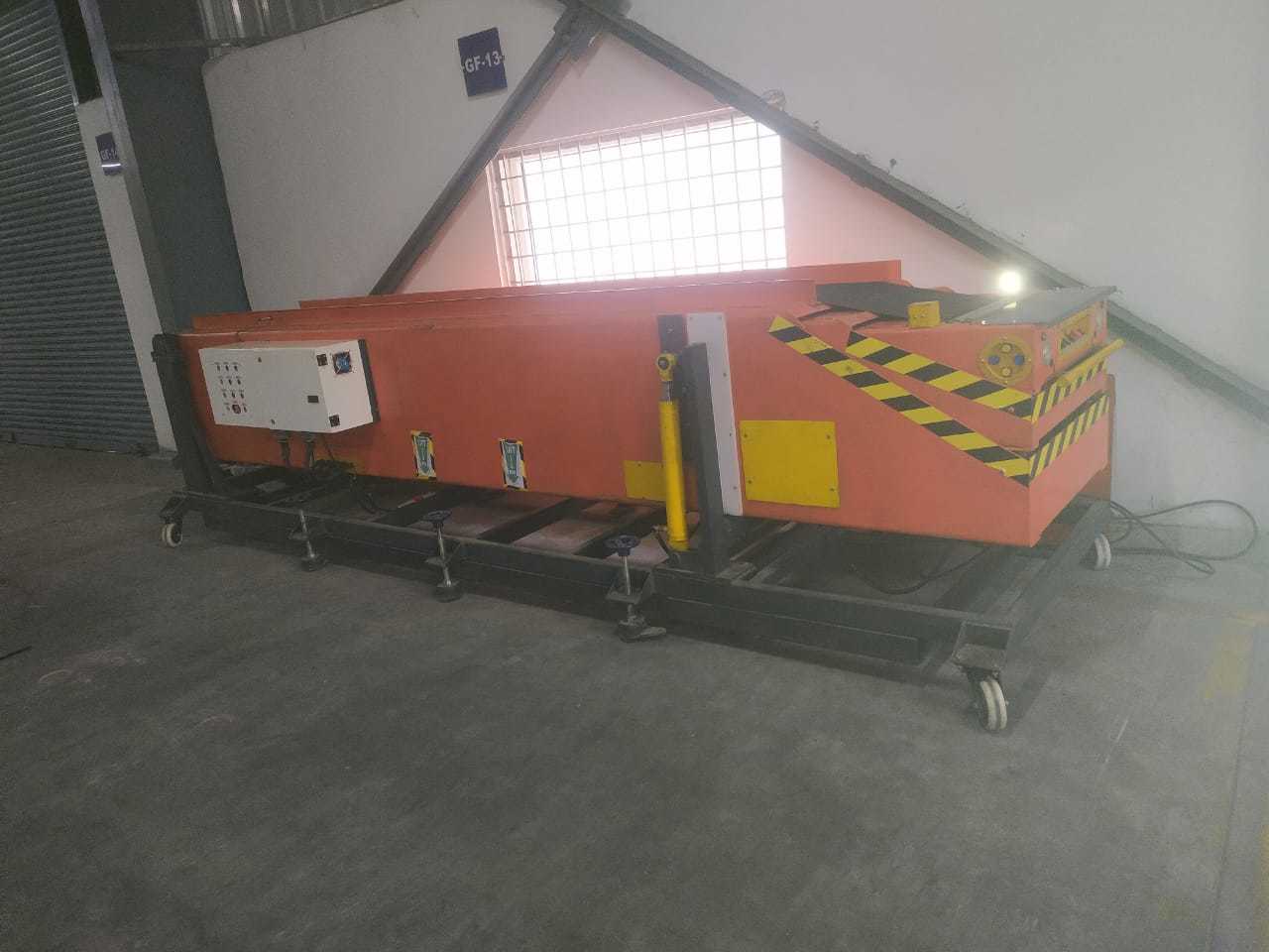 Telescopic Conveyor - Durable Metal, Adjustable Length And Height , Mobile Design With Variable Speed And Safety Features