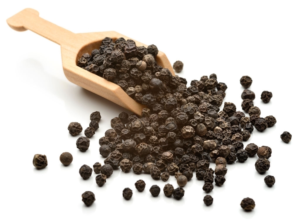 Black Pepper - Whole Black Pepper, Grade A, Round Shape, Natural Taste, 1000 Kilograms, 3 Years Shelf Life
