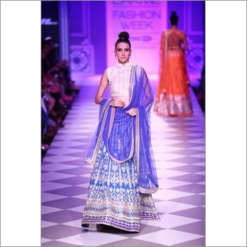 लेडीज़ स्लीवलेस स्वरोवस्की लहंगा