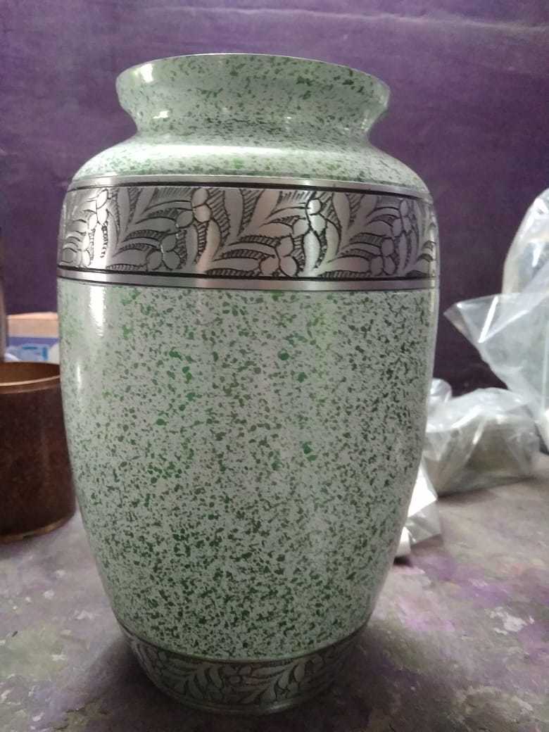 Brass With Golden Engraved Beautiful Cremation Urn Funeral Supplies
