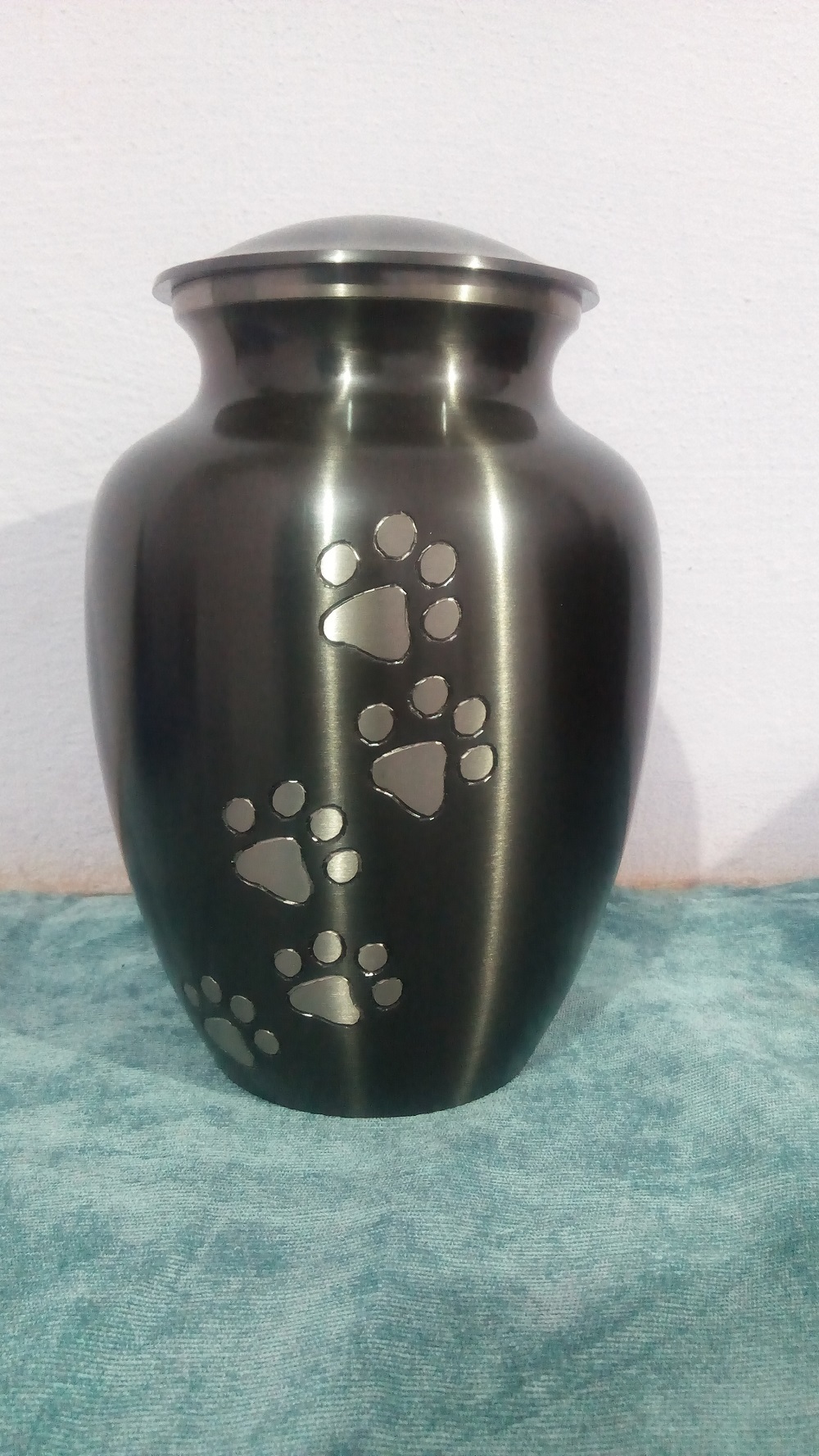 Brass Anthrecite Grey Pet P[aw Engraved Cremation Urn Funeral Supplies