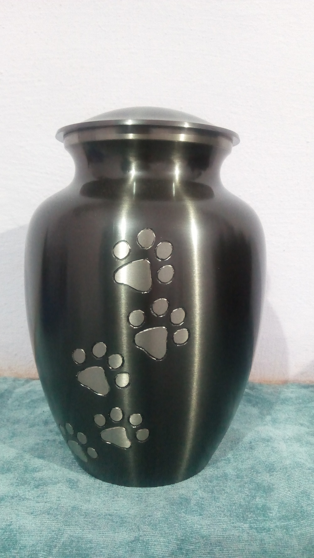 Brass Anthrecite Grey Pet P[aw Engraved Cremation Urn Funeral Supplies