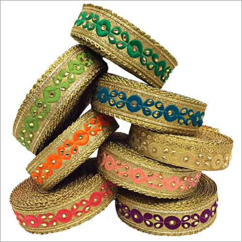 देवियों कढ़ाई लेस