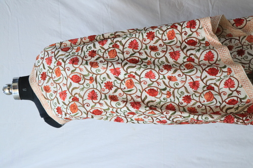 व्हाइट वूलन स्टोल