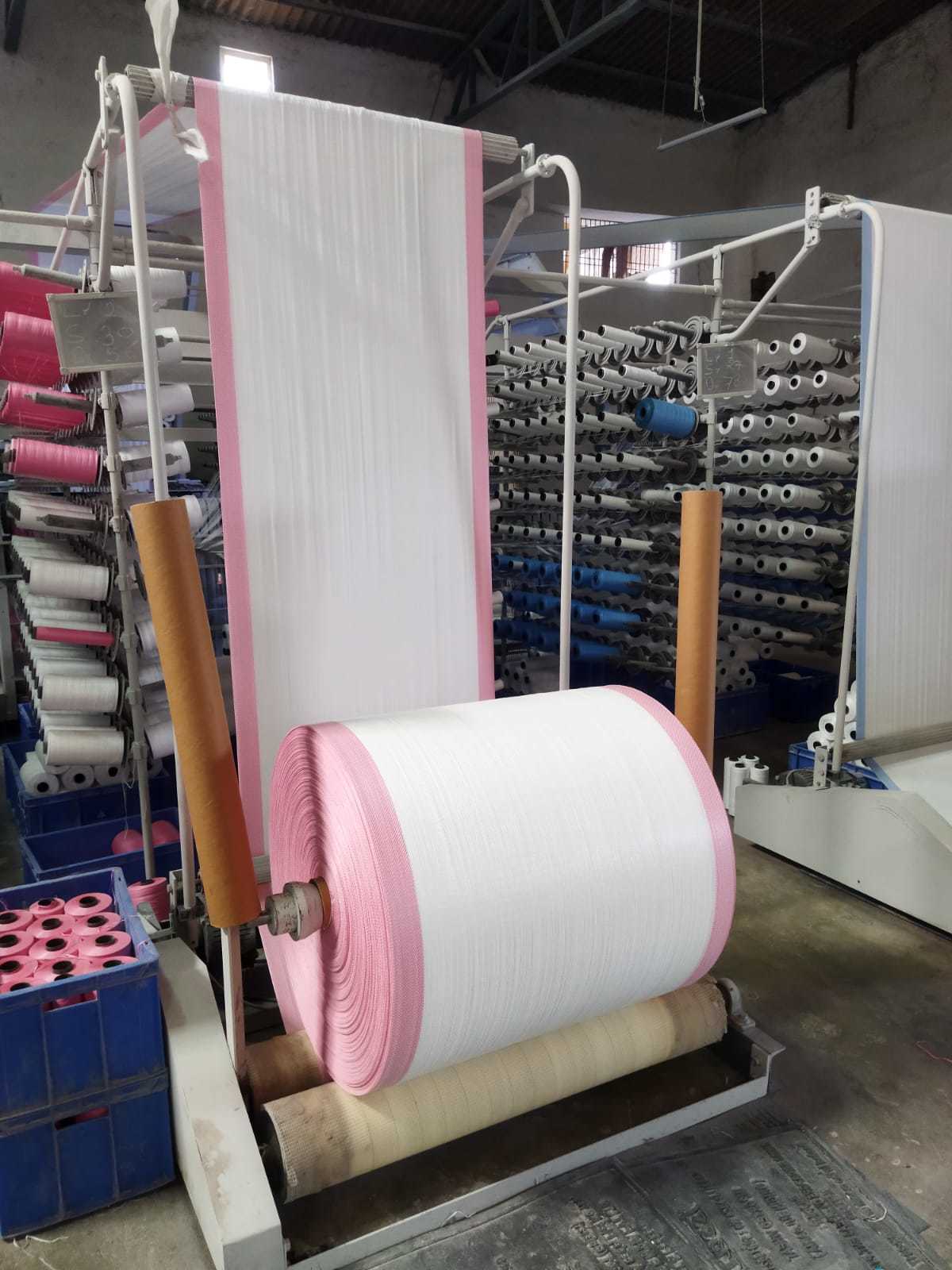 Pp Woven Fabric Rolls - 12 To 36 Inch, White Pp Woven Fabric, Exceptionally Soft & Washable, Plain And Printed Patterns