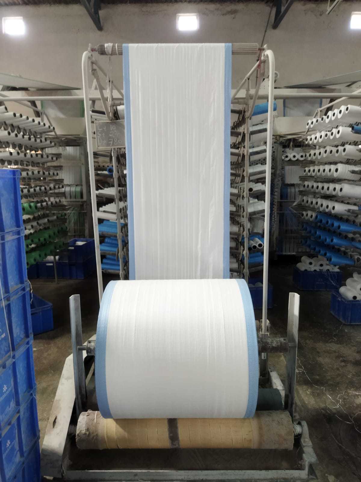 Pp Woven Fabric Rolls - 12 To 36 Inch, White Pp Woven Fabric, Exceptionally Soft & Washable, Plain And Printed Patterns
