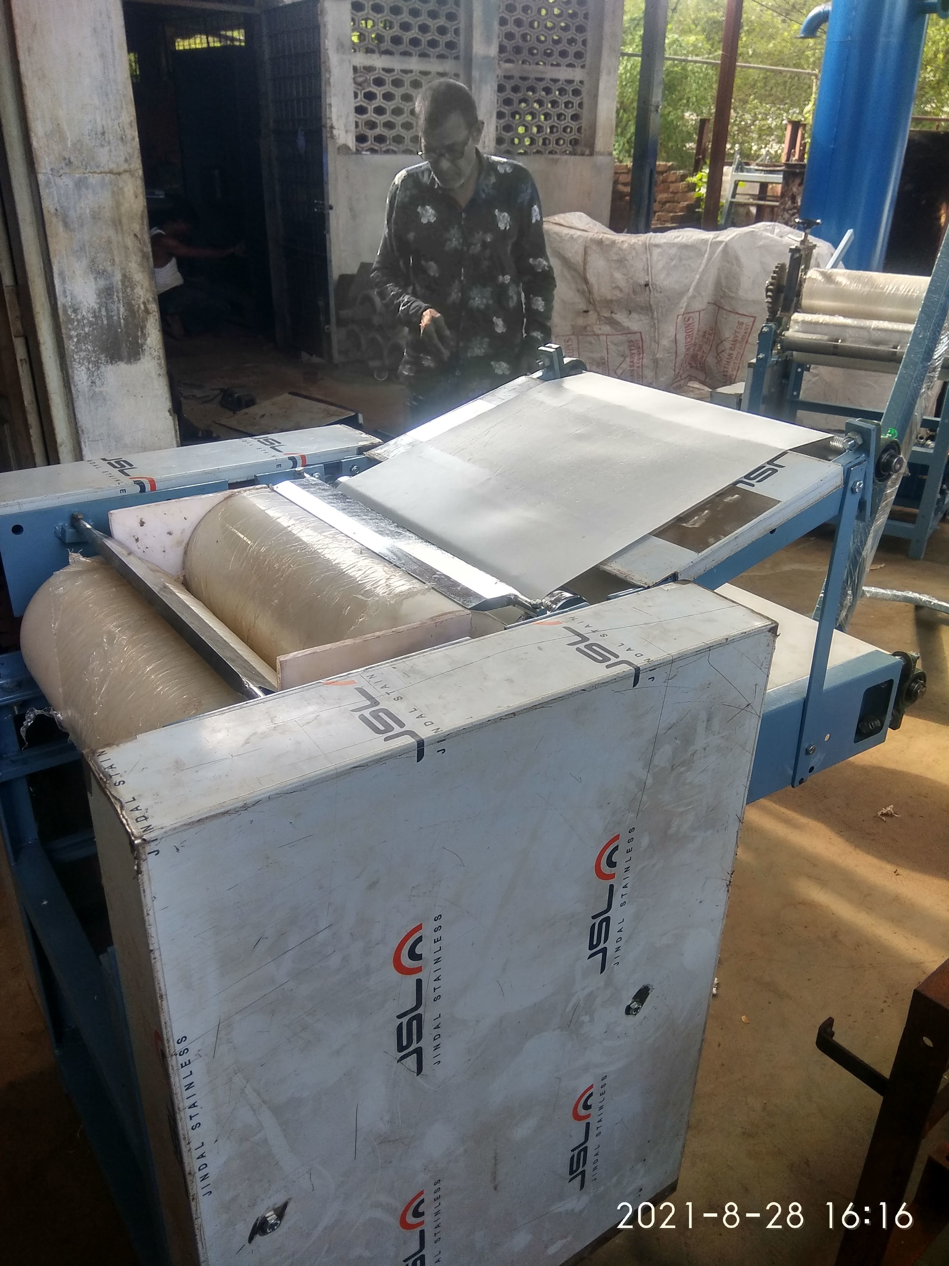 Automatic Dough Sheeter - Stainless Steel Build, 24-inch Width For Even Dough Consistency