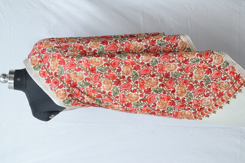 व्हाइट वूलन स्टोल