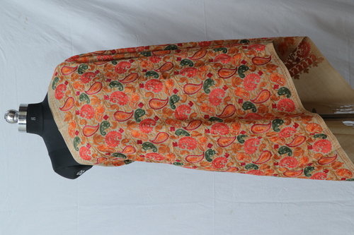 बेज वूलन स्टोल