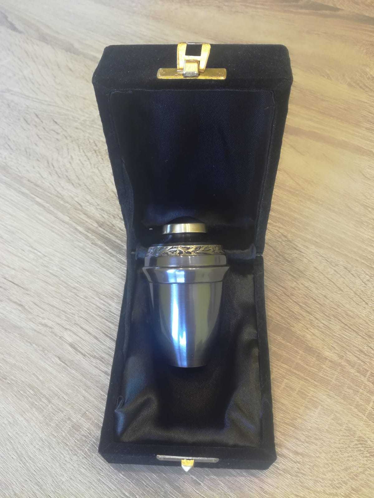 Three Band Keepsake Urn With Heart Keepsake Urn Funeral Supplies