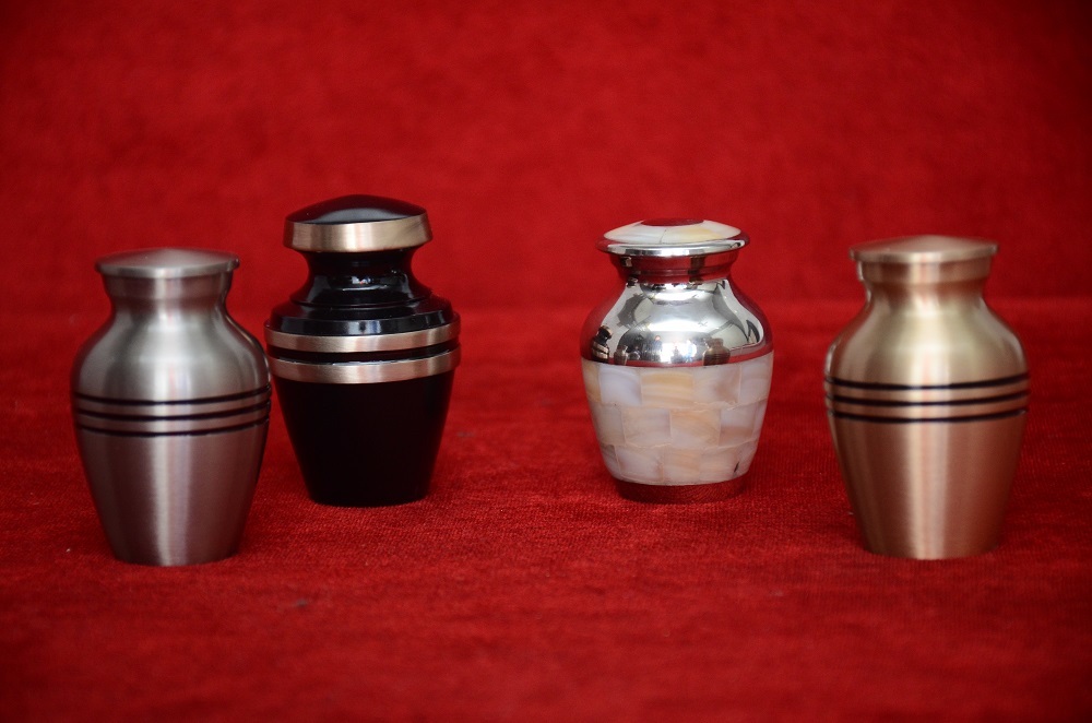 Three Band Keepsake Urn With Heart Keepsake Urn Funeral Supplies